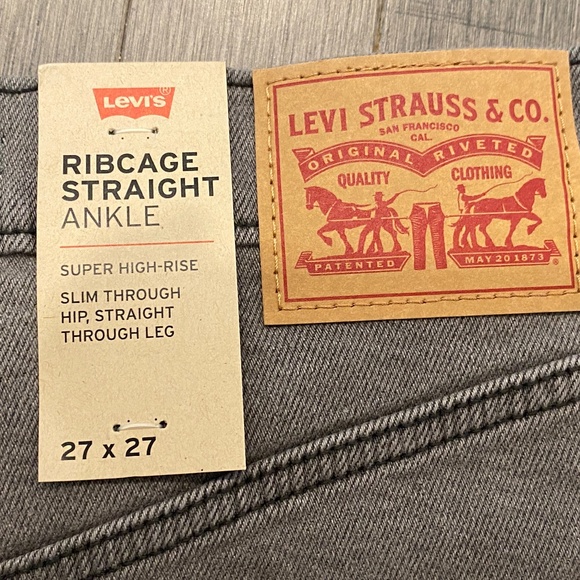 NWT Levi's Ribcage Straight Ankle Button Fly Jeans - Picture 6 of 10